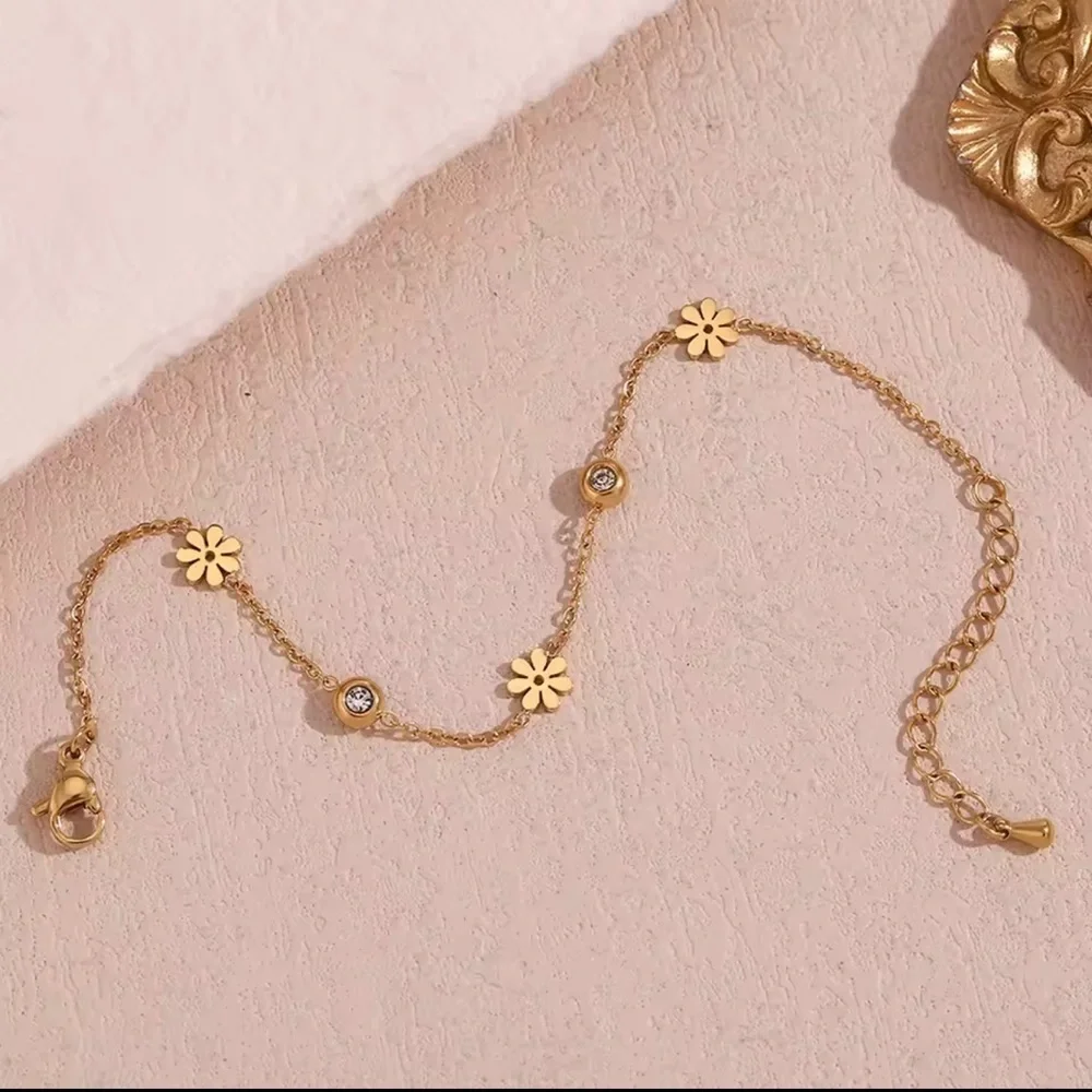 Double Sided Back and White Flower Bracelet 18K Gold plated Stainless Steel